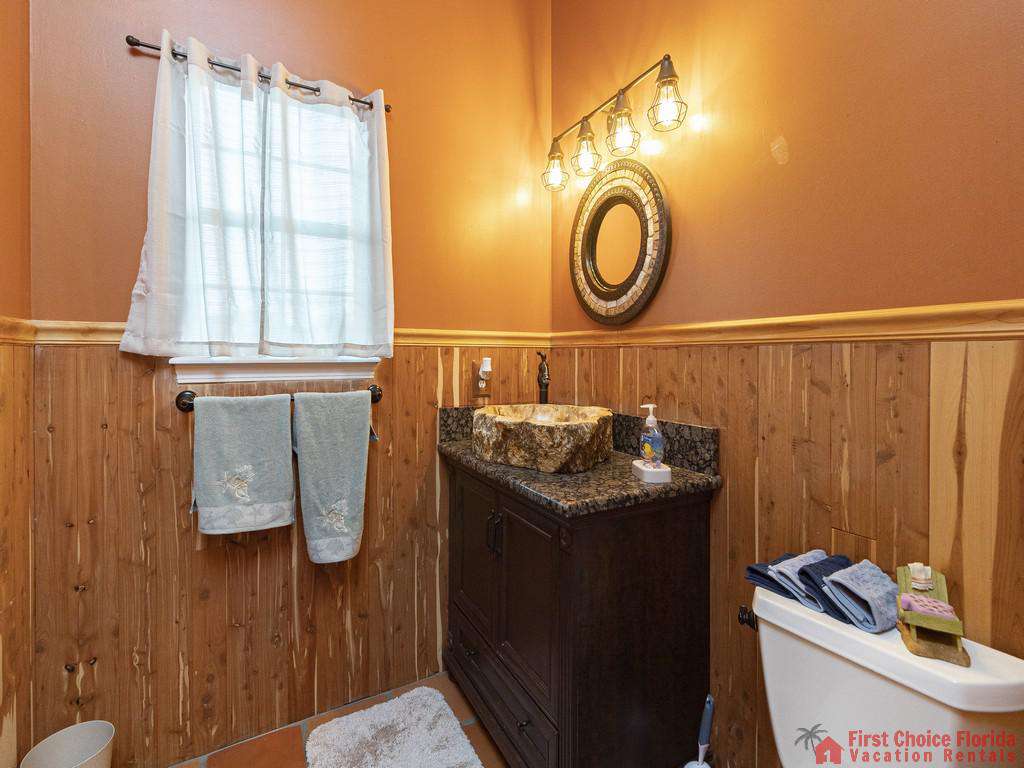 Coastal Hideaway 1/2 bath