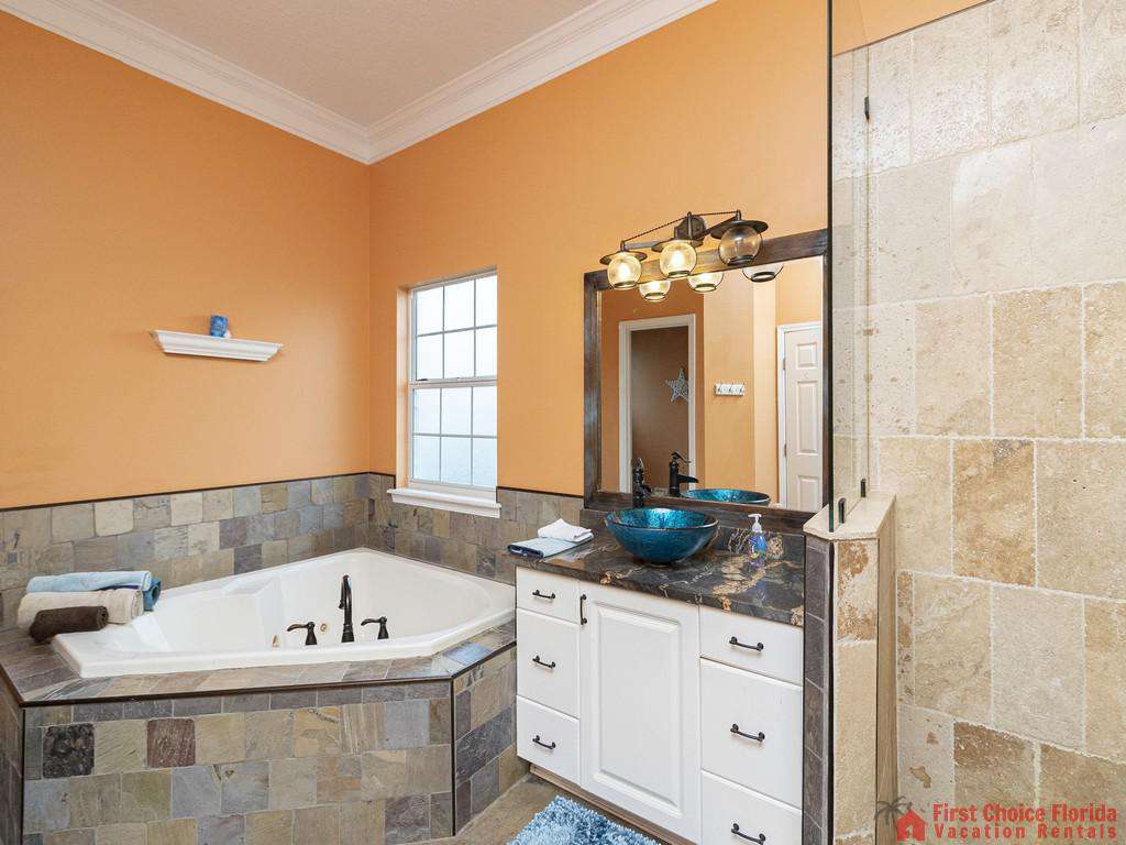 Coastal Hideaway Master Corner Tub