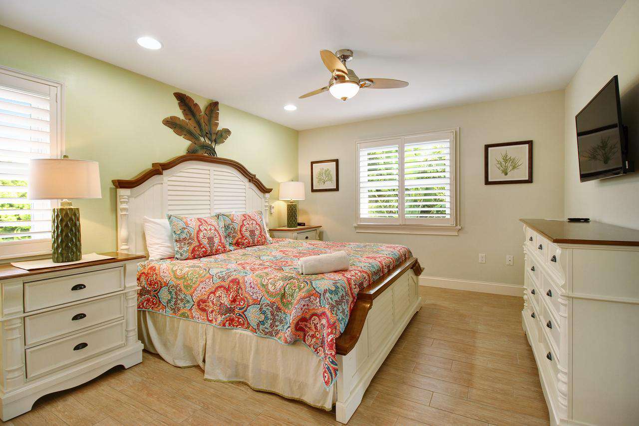 King bedroom with attached full bathroom