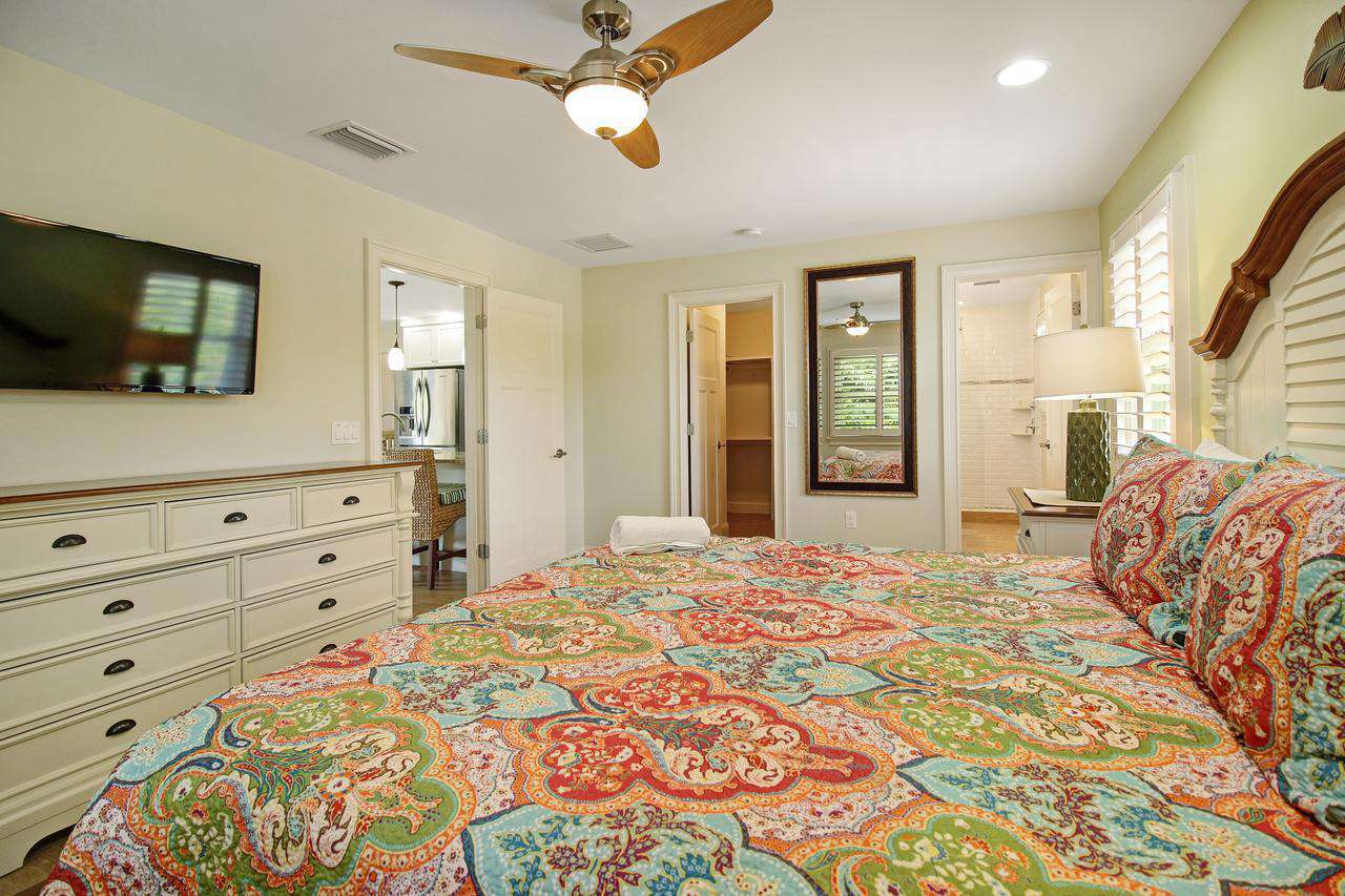 King bedroom with attached full bathroom