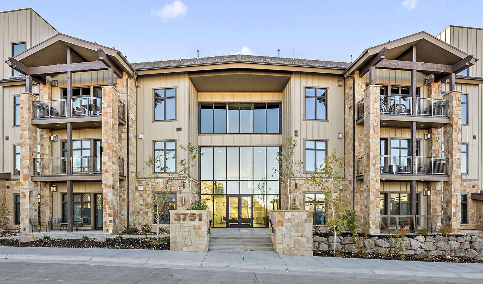 The condo is easily accessible from the main lobby, side entrances, or entrance to the heated underground garage
