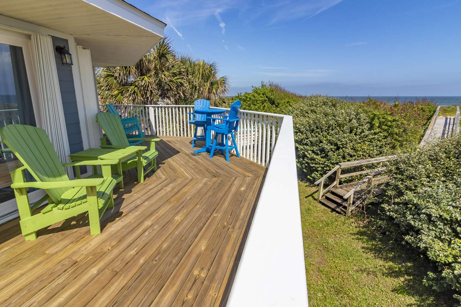 Ocean Sunrise - Oceanfront Deck w/ Outdoor Furniture