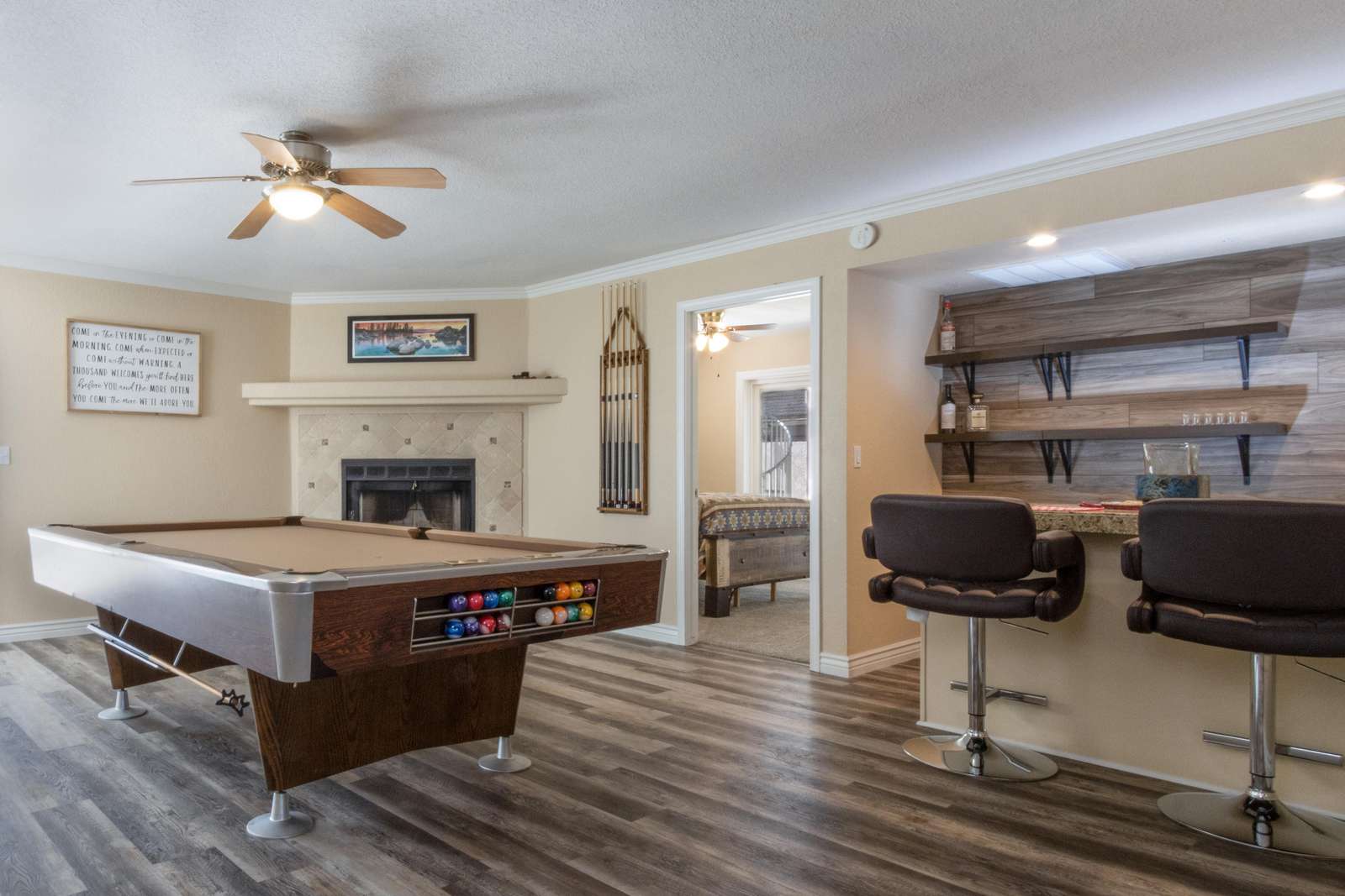 Den, Family Room, Billiard Room! Mini Bar!