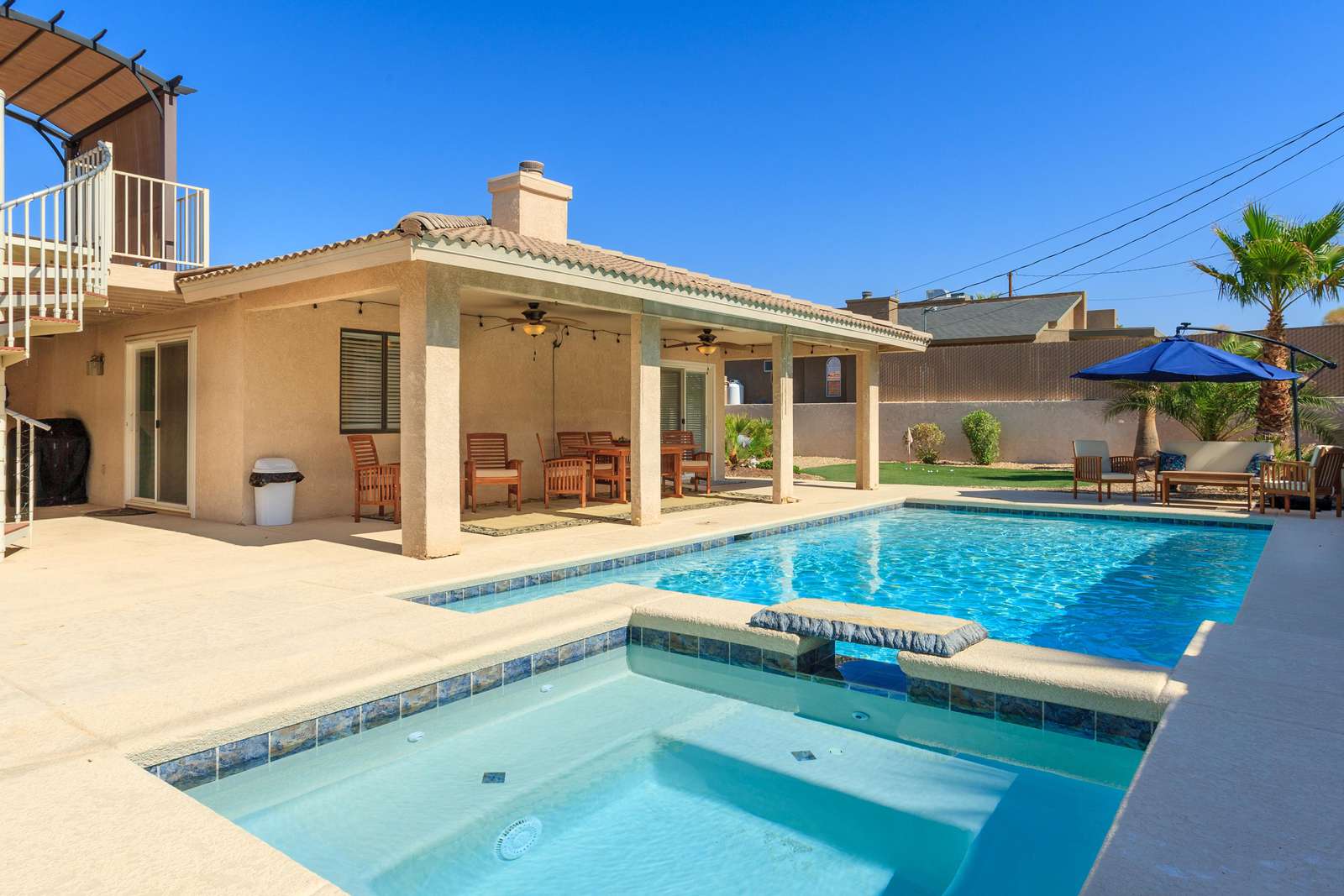 Sparkling Pool/Spa