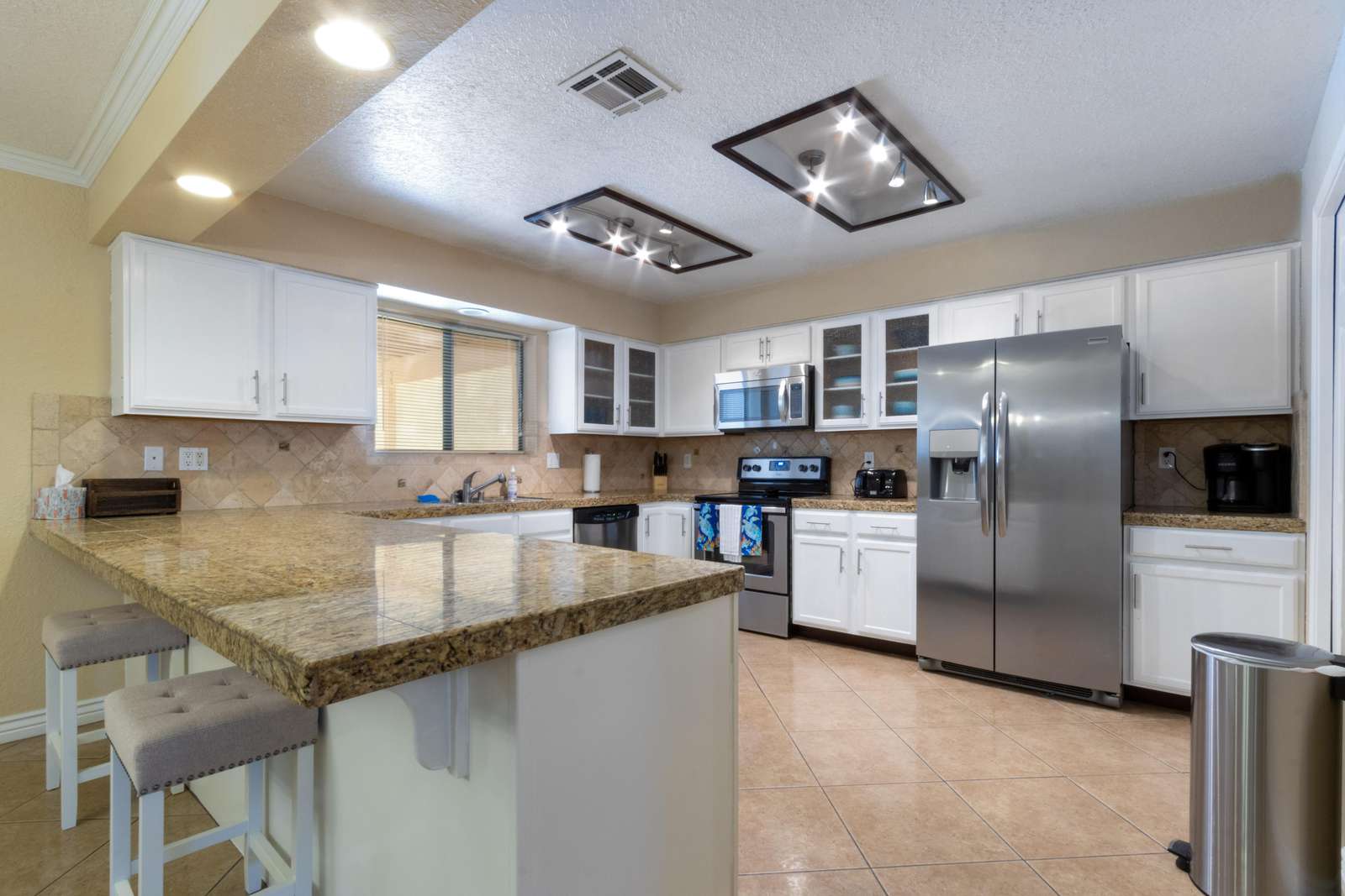 Full Size Kitchen!