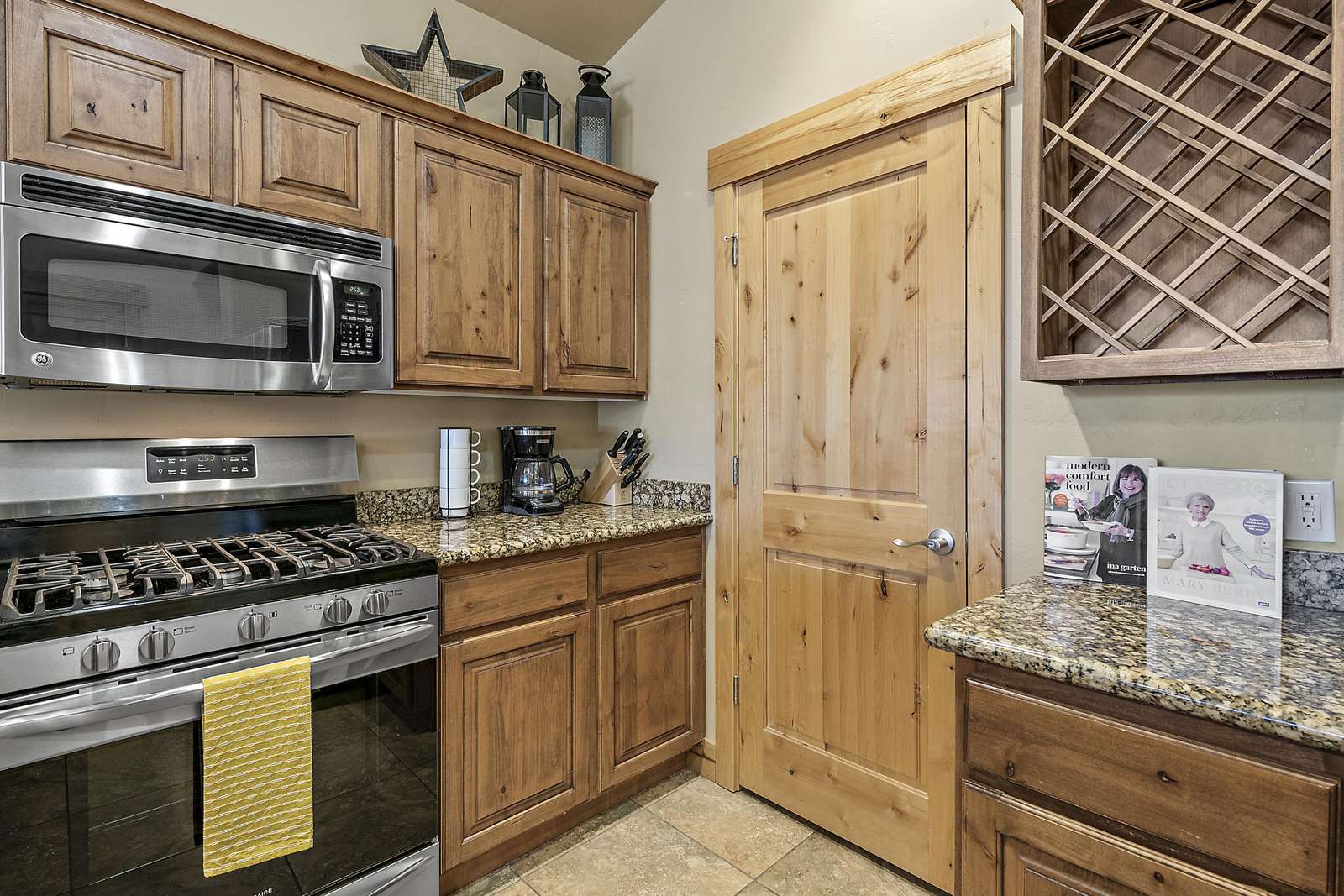 Fully equipped kitchen for your dining needs