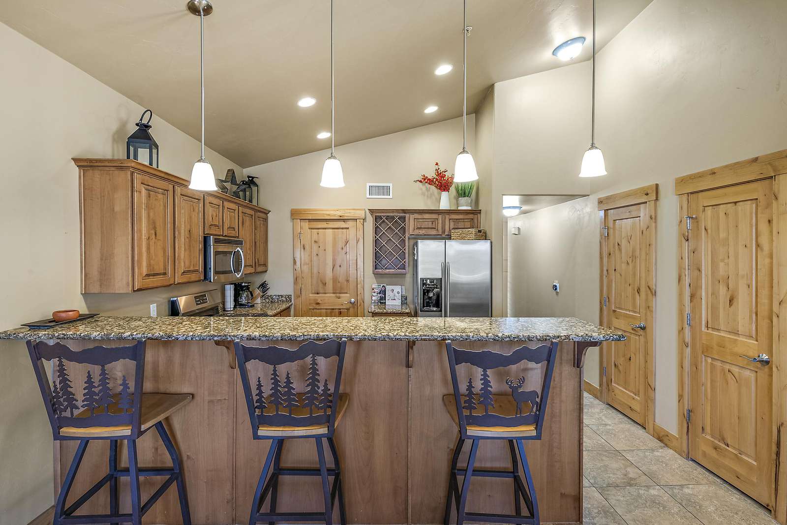 Bar space for extra dining room