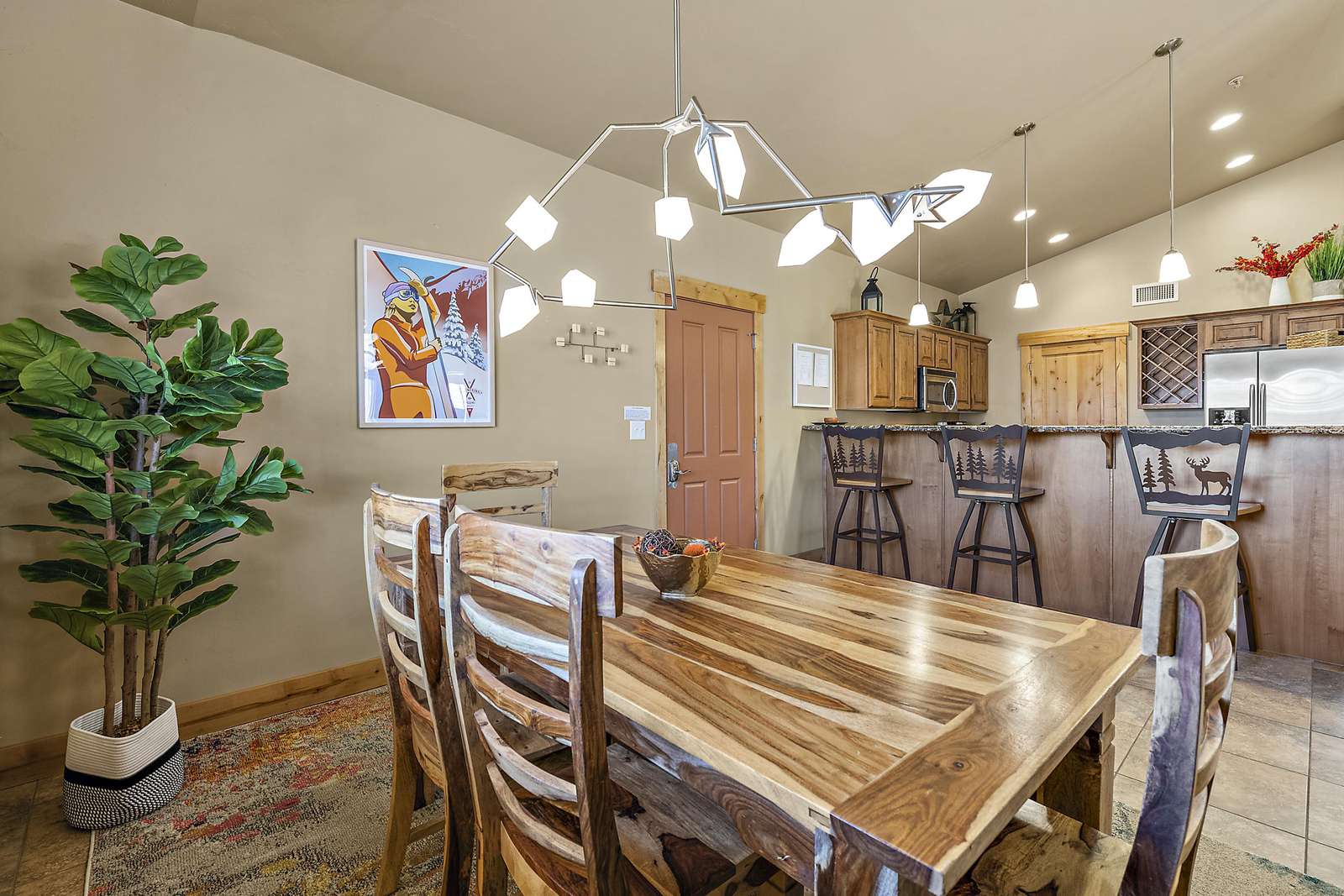 Attractive dining area next to kitchen