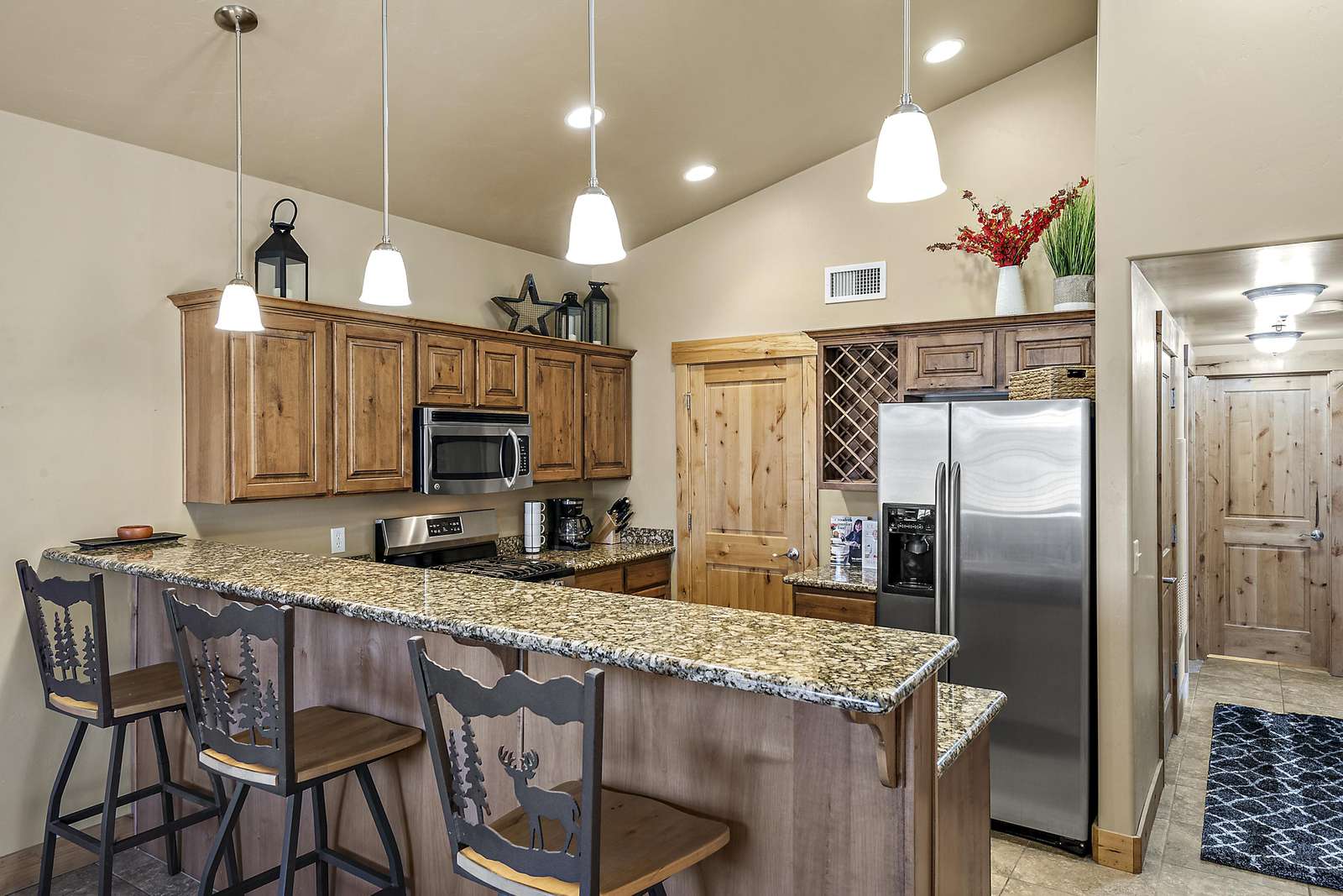Kitchen area with cozy bar