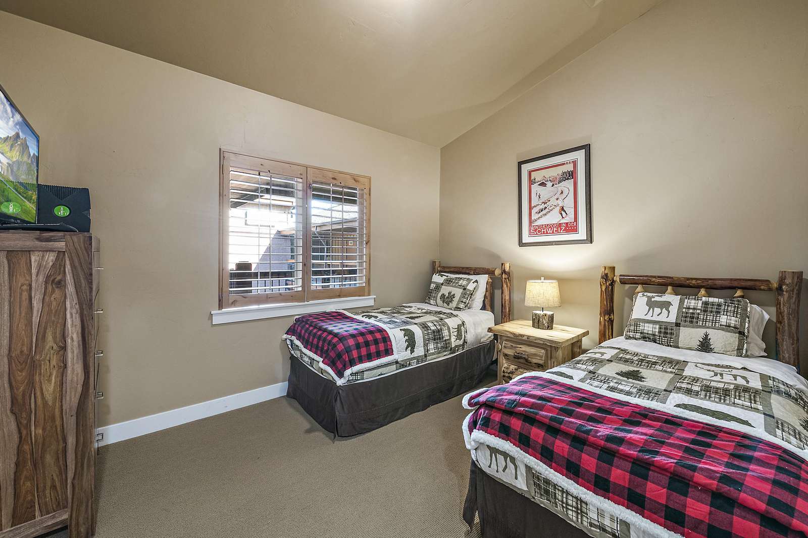 private twin bedroom across the hall from guest bedroom