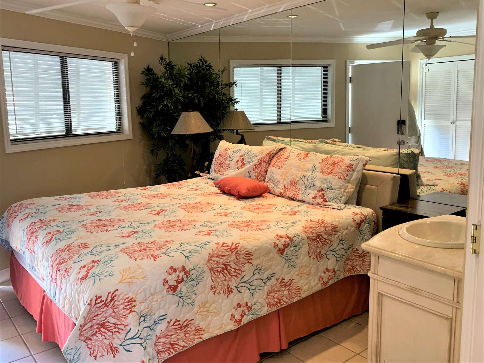 King size bed in Bedroom