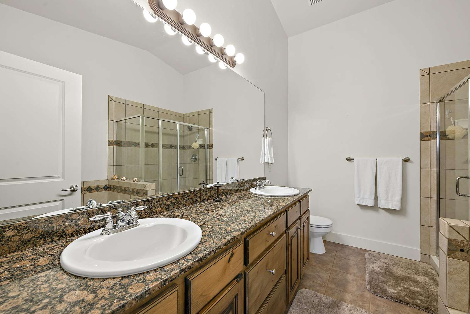 Master bathroom fully equipped