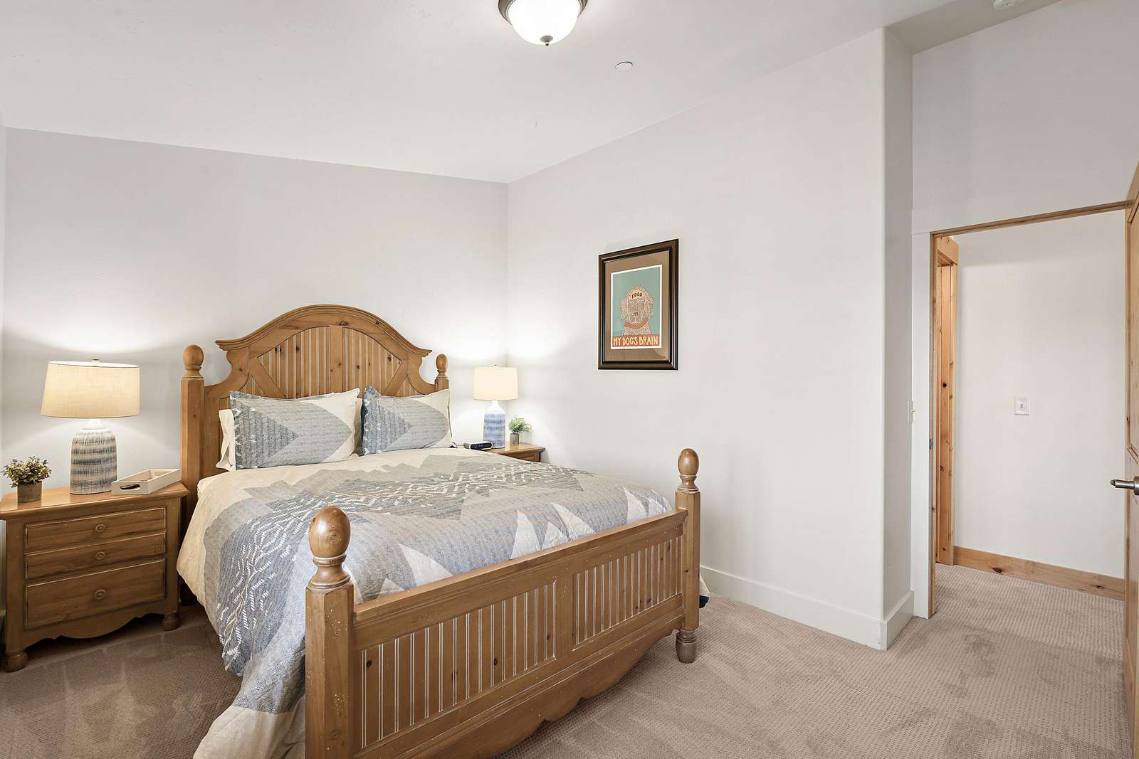 Private guest bedroom