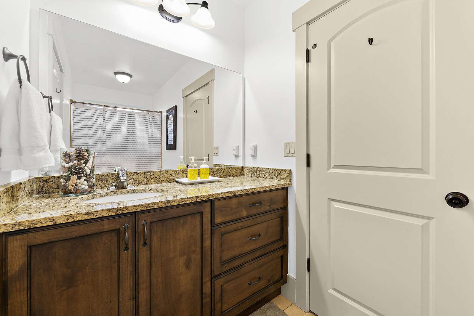 Fully equipped shared bathroom