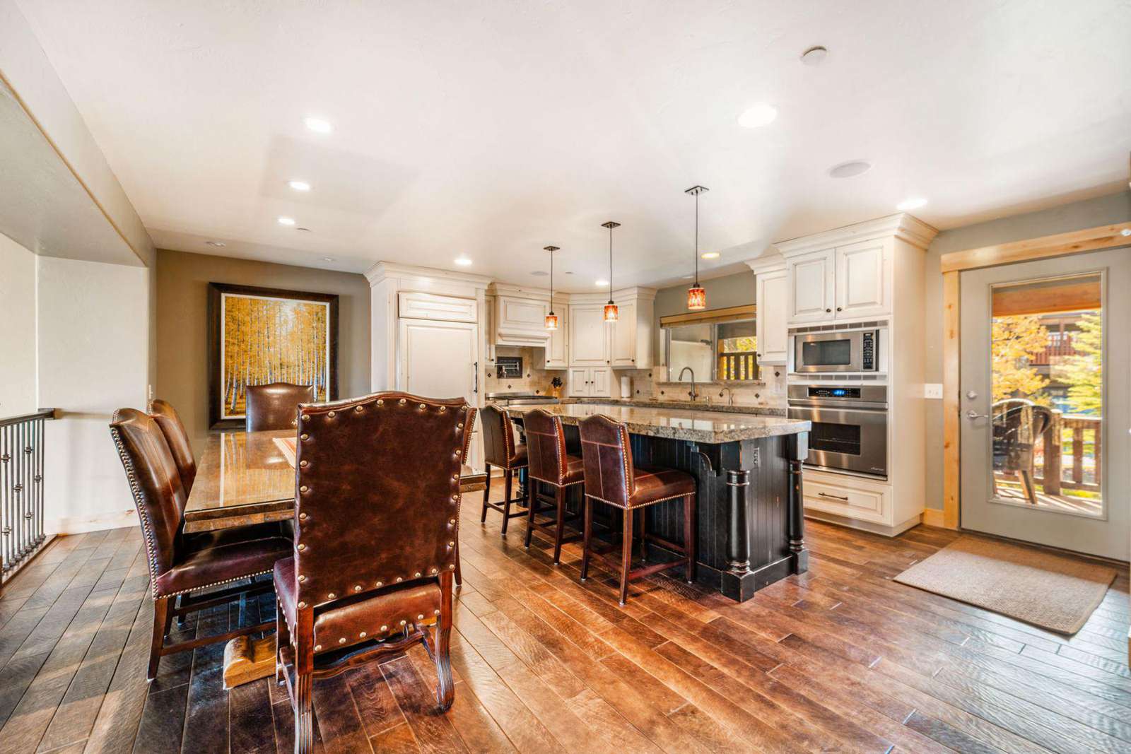 Bar for extra dining space