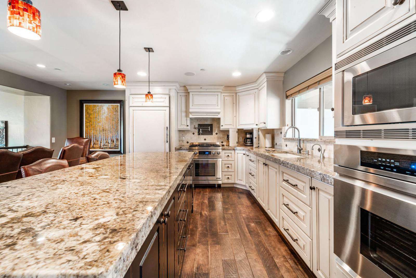 Spacious kitchen with appliances