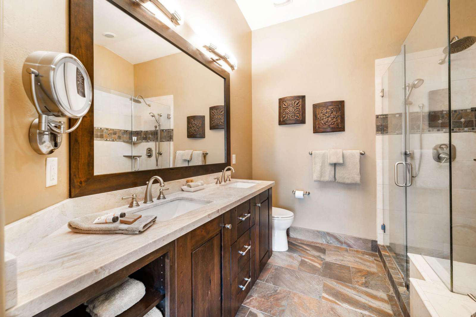 Master en suite bathroom