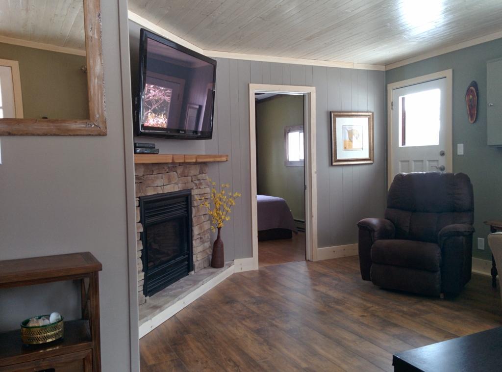 Queen Bedroom off Living Room